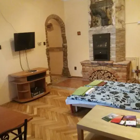 Kamilla Apartman * إسترغوم
