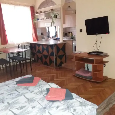 Kamilla Apartman * إسترغوم